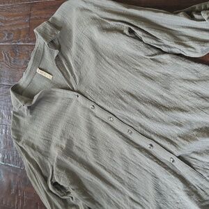 XCVI I Green Crinkle Gauze Roll Tab Sleeve Button Down Porter Blouse Shirt Top